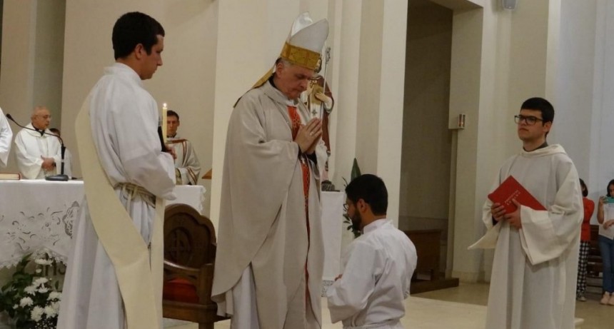 El obispo Ariel Torrado Mosconi ordenó un diácono y dos sacerdotes para la diócesis