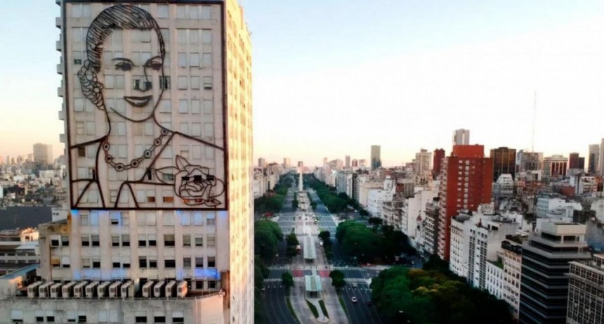 El Gobierno evalúa demoler el edificio con la imagen gigante de Evita