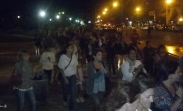 Nueve de julio: Desde Plaza Belgrano el cacerolazo se desplazó a la Comisaría