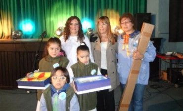 La Senadora Provincial Villa entrego Bandera de Ceremonia a Establecimientos Educativos del Partido.